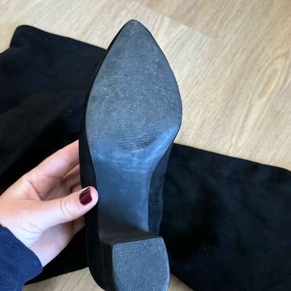 Elegant Black Knee-High Boots - Picture 3 of 3